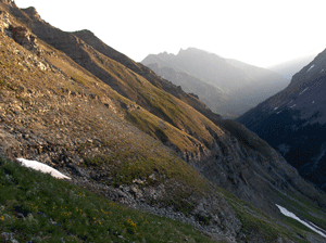 grassy slopes to SE ridge