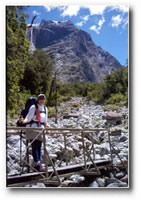 Headings towards the Mackinnon Pass (40kb)
